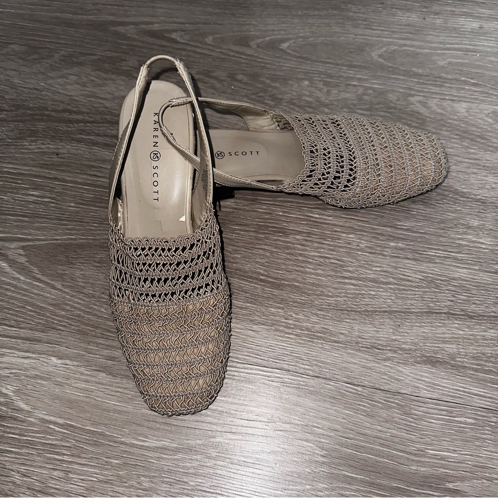 Vintage Karen Scott Beige Woven Heeled Flats